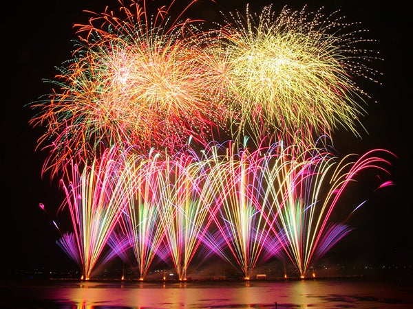 早い者勝ち!!【マイカープラン/現地集合・解散】ぶっとび格安✨諏訪湖祭湖上花火大会2026🎆有料観覧席とQUOカード500円分付き🎁夜空と湖面を染め上げる大迫力の花火を満喫!3